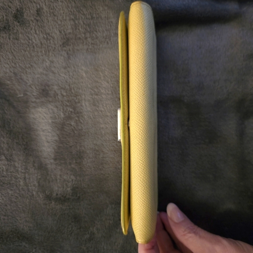 TODS Continental Flap Wallet. Pale Yellow Pebbled Leather Full Inclusion. EUC - Picture 8 of 16
